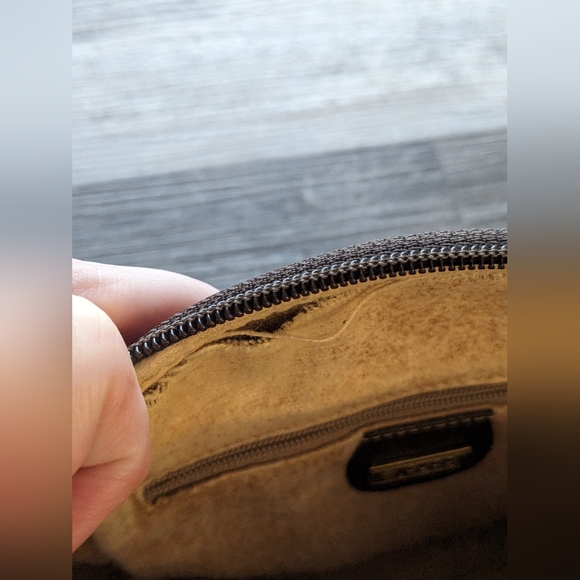 Gucci Vintage Canvas GG Pattern Crossbody Bag - Picture 10 of 16